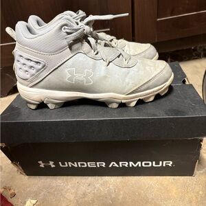 Under Armour Kids Light Gray Baseball Cleats